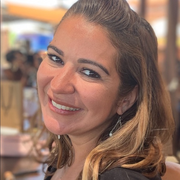 Poshmark profile picture for @josi
